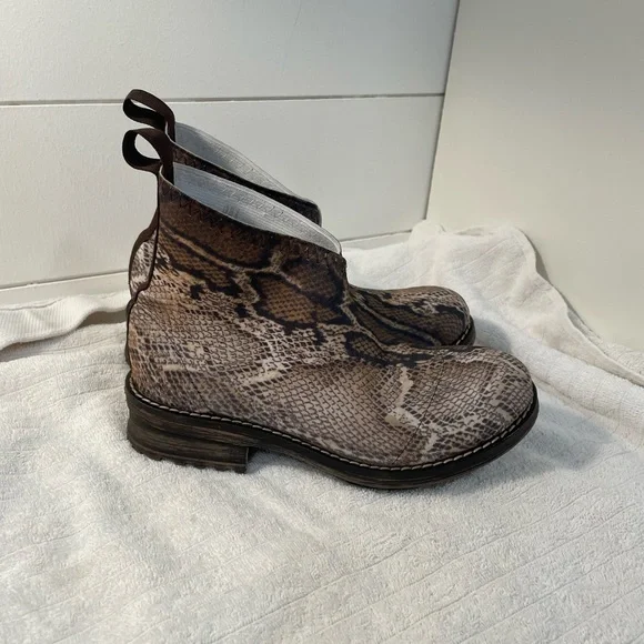 Charleston and Co. Liberty Python ankle boot - size 7 - Picture 4 of 6